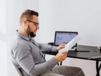 Coraz więcej młodych osób inwestuje w kryptowaluty - zobacz najnowsze badania